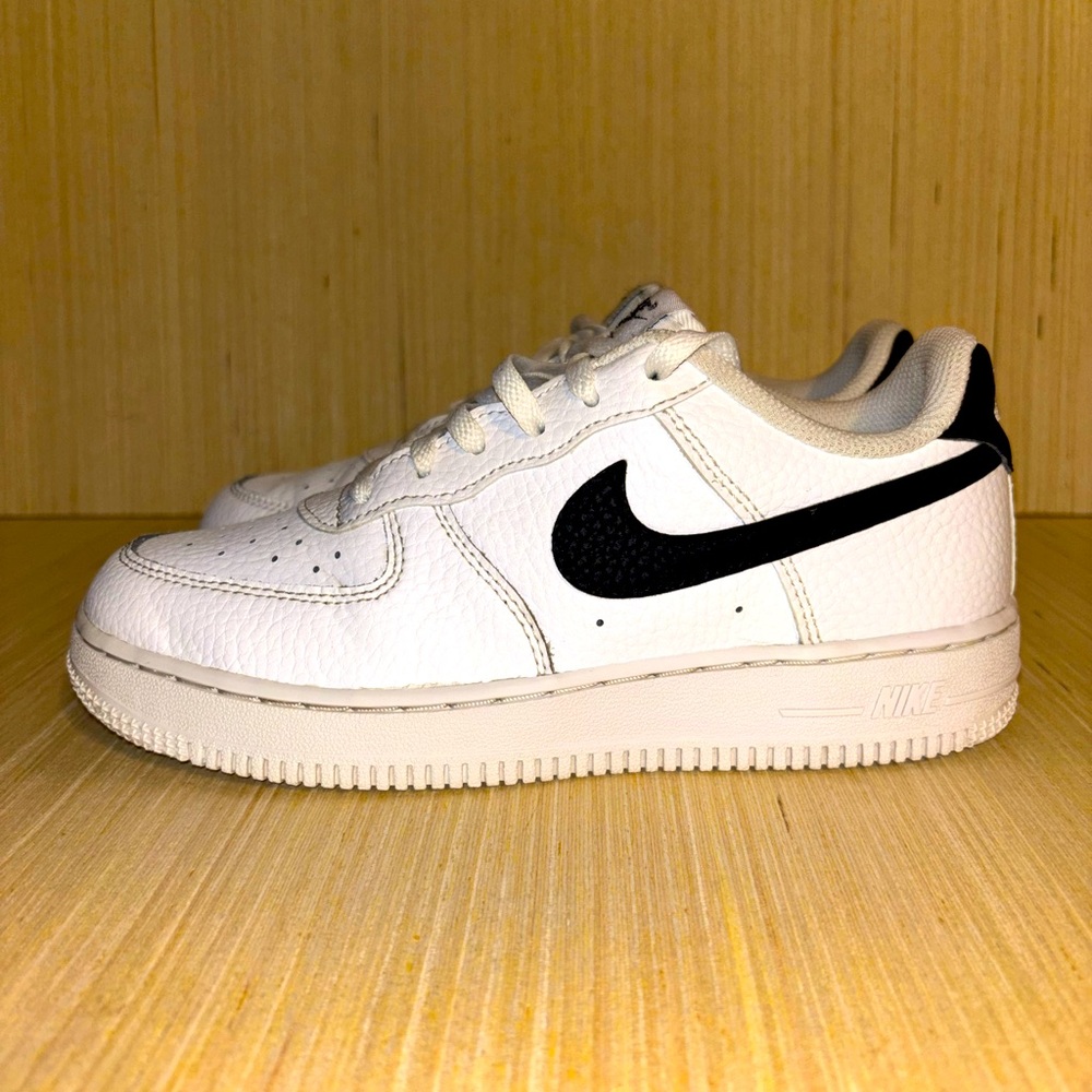 Sold!!!! NIKE AIR FORCE 1 SIZE 3Y